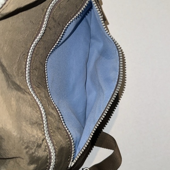 Baggallini Town Crossbody Brown with Blue interior Pockets Organizers Purse - Picture 4 of 16